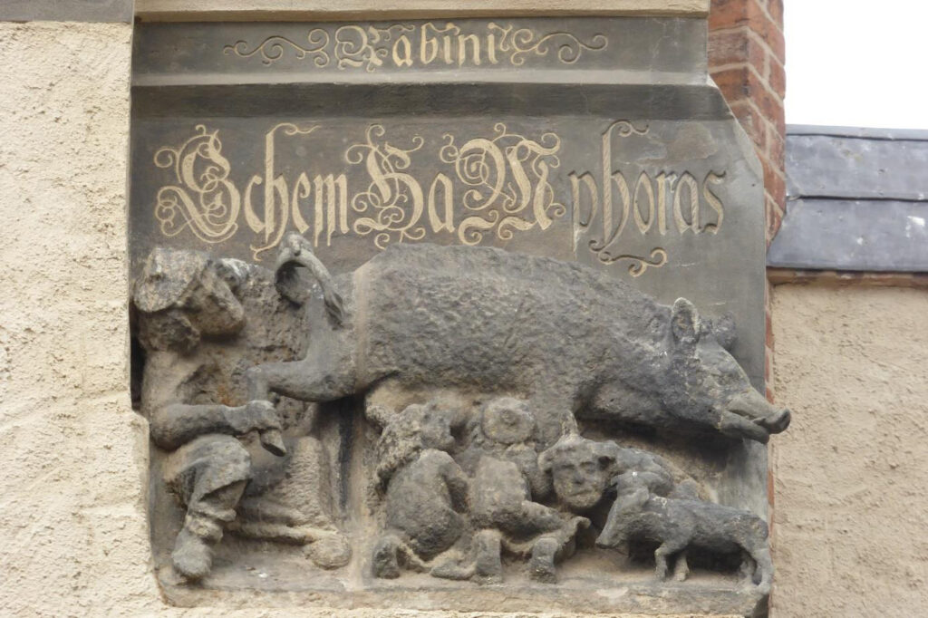 "Judensau"-Relief an der Wittenberger Stadtkirche, Bildnachweis: Posi66, CCBY-SA, Wikipedia commons
